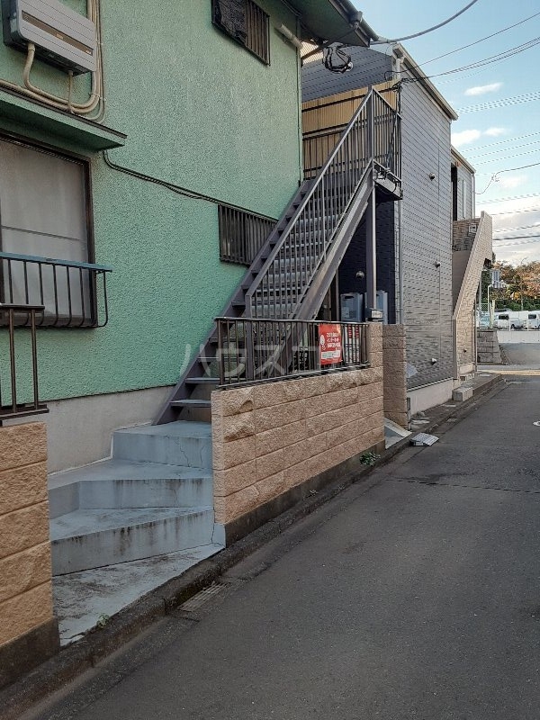 21/30 エントランス