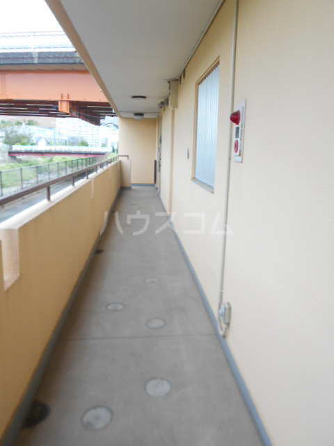 23/30 エントランス