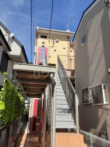 22/25 エントランス