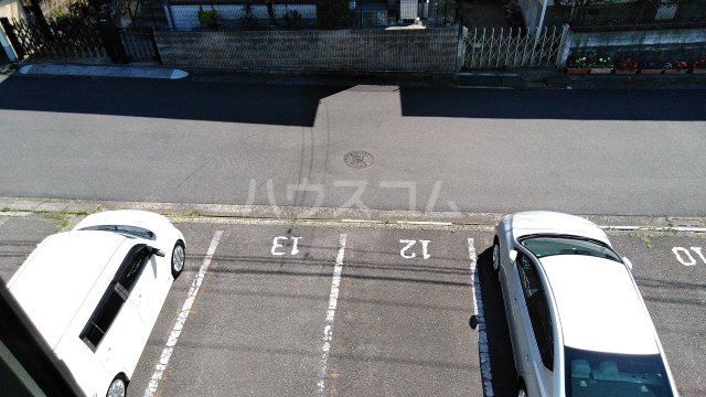 23/30 駐車場