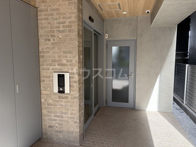 16/26 エントランス