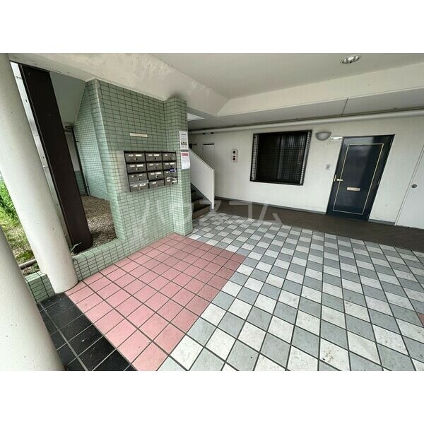 26/30 エントランス