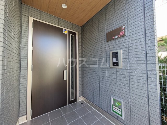 27/30 エントランス