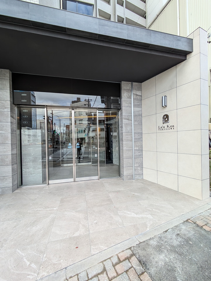 27/30 エントランス