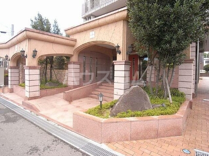 16/17 エントランス