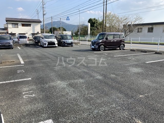 2/3 駐車場