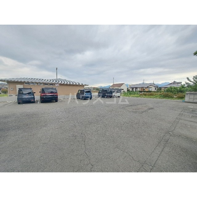 2/7 駐車場