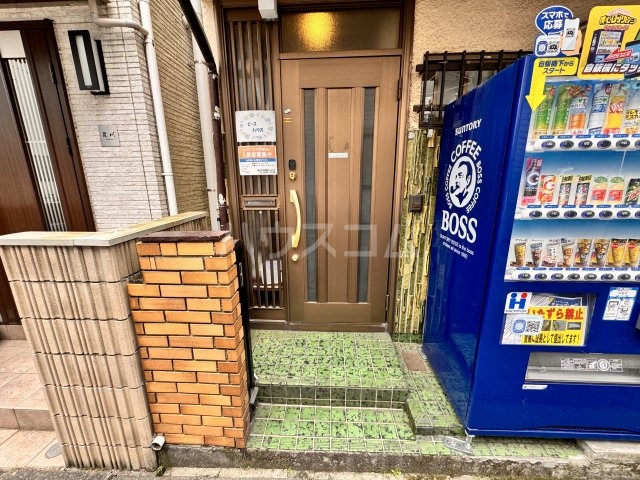 21/30 エントランス