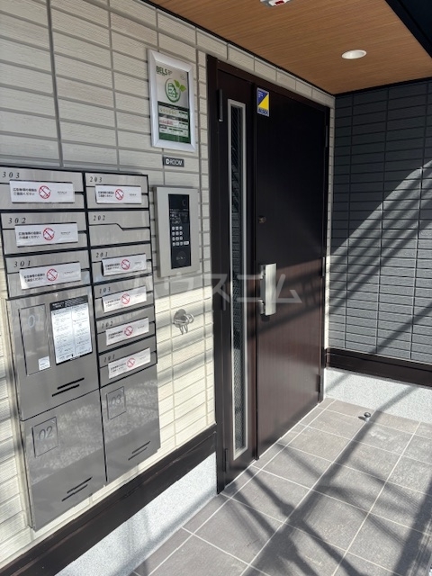 28/30 エントランス