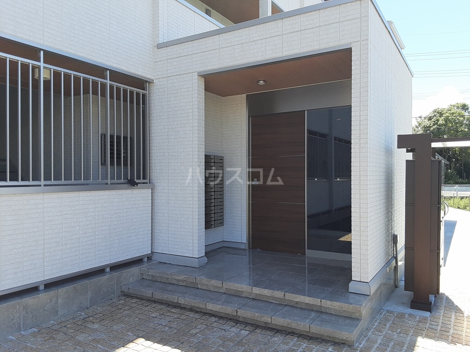 28/30 エントランス