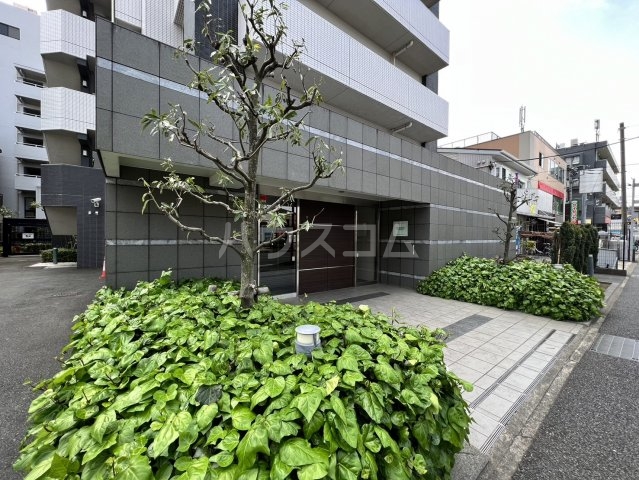 28/30 エントランス