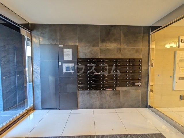 23/28 エントランス