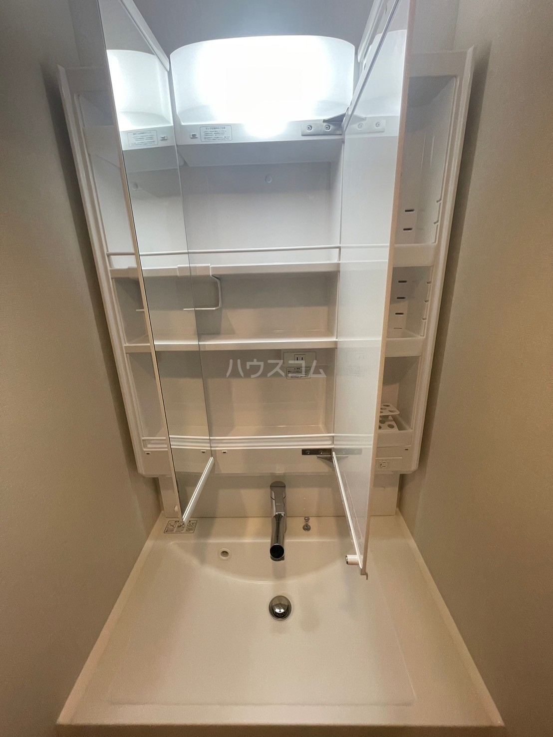 27/30 エントランス