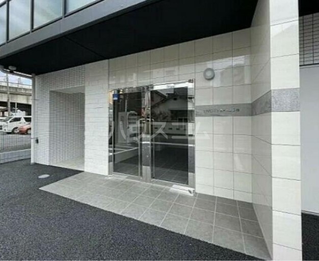 17/27 エントランス