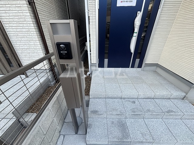 26/30 エントランス