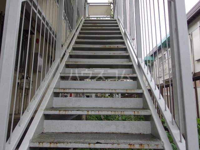 26/30 エントランス