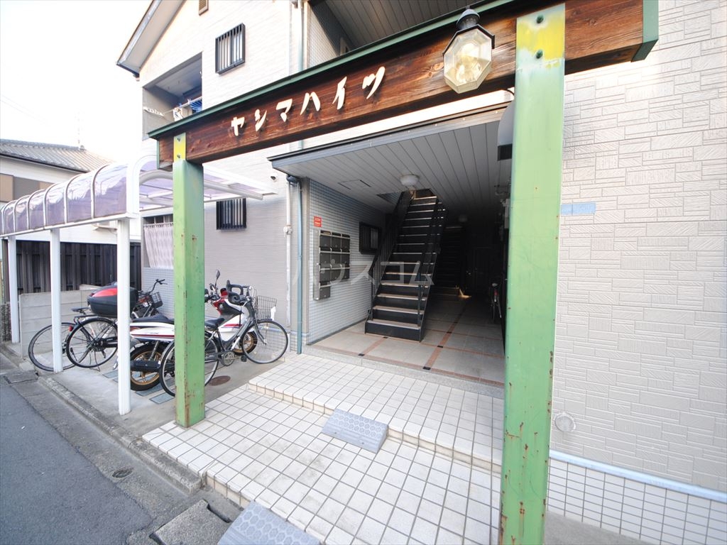 2/5 エントランス