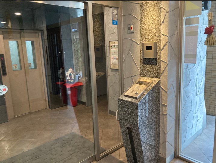 21/29 エントランス