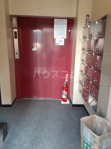 22/28 エントランス