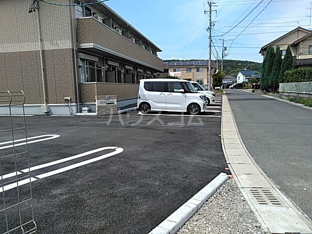 23/30 駐車場