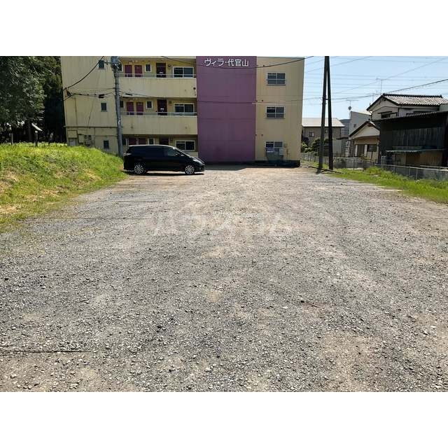 27/30 駐車場