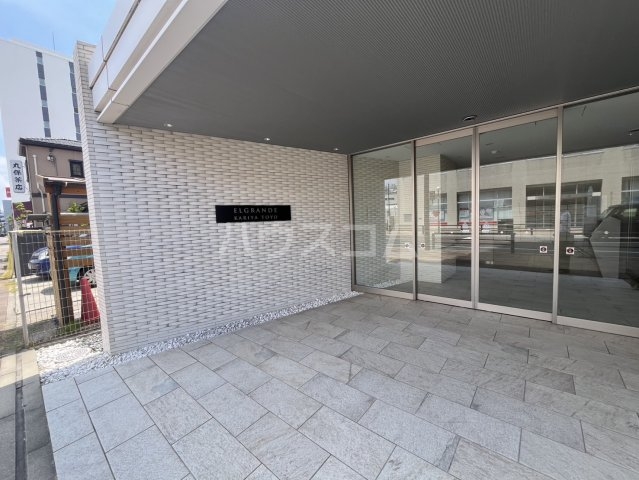 2/5 エントランス