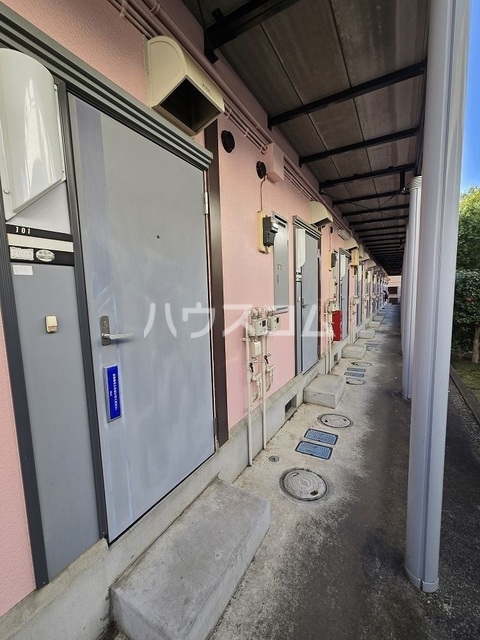 18/28 エントランス