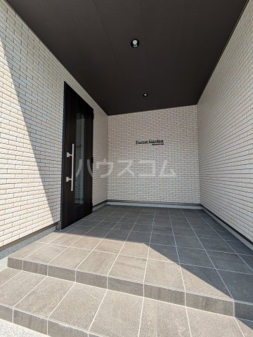 27/30 エントランス