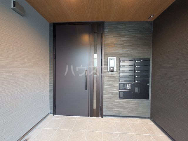 25/26 エントランス