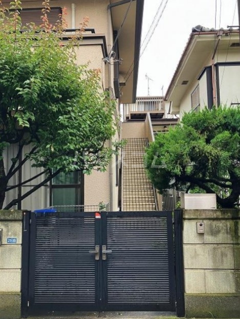 20/21 エントランス