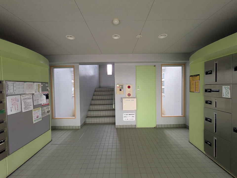 24/30 エントランス