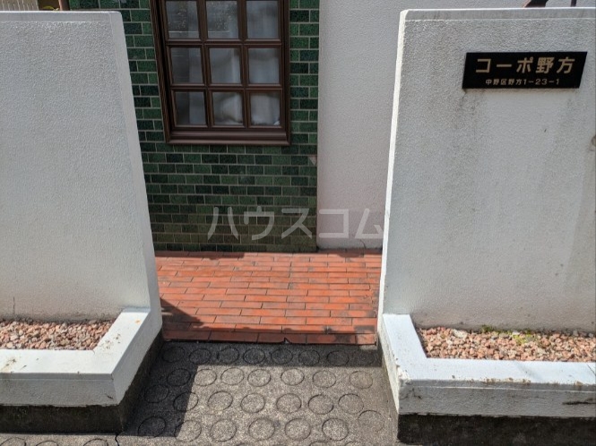 2/3 エントランス