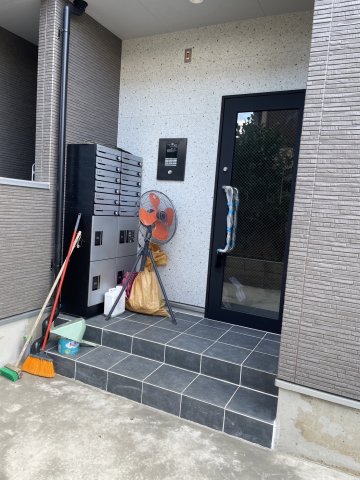 24/30 エントランス