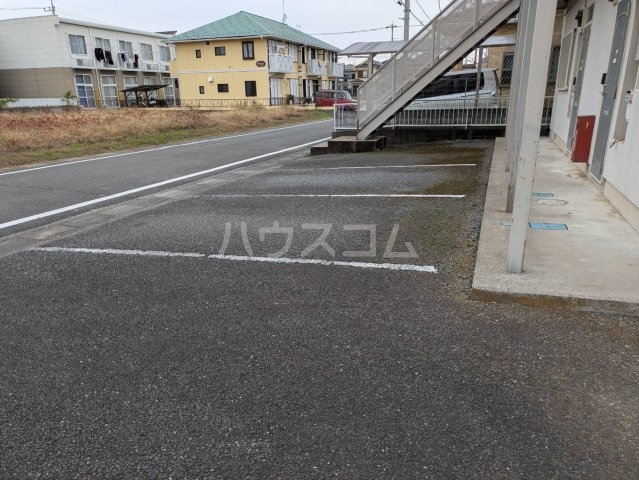 2/3 駐車場