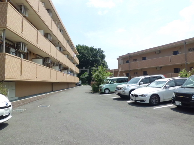 28/30 駐車場