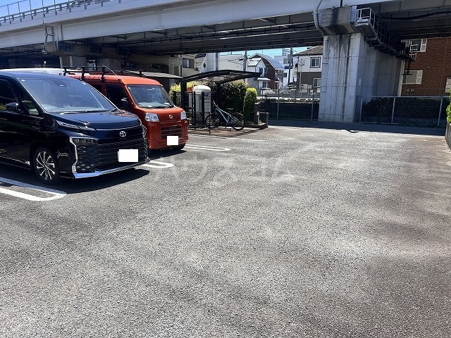 27/30 駐車場