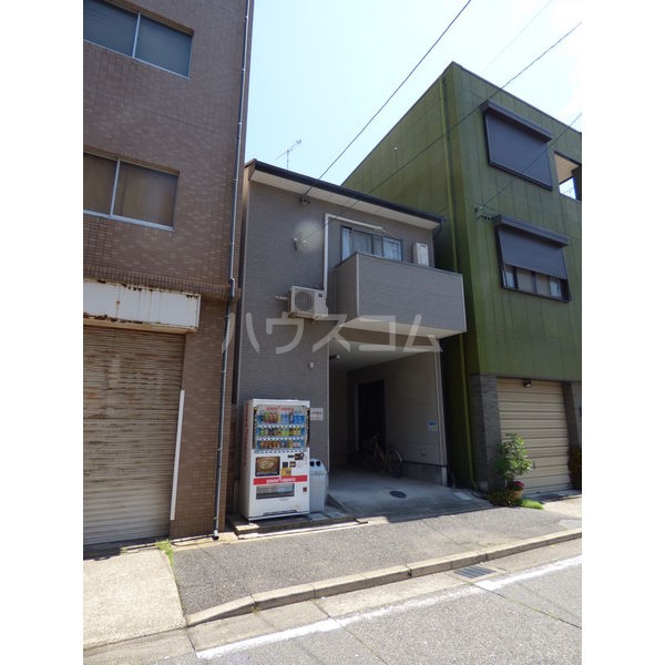 2/2 エントランス