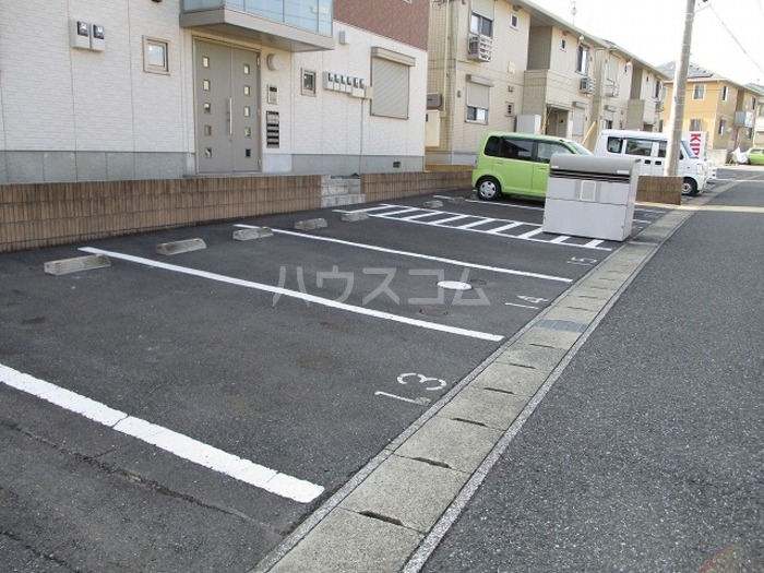 14/14 駐車場