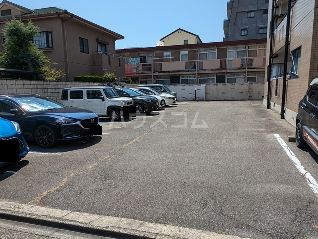 26/30 駐車場