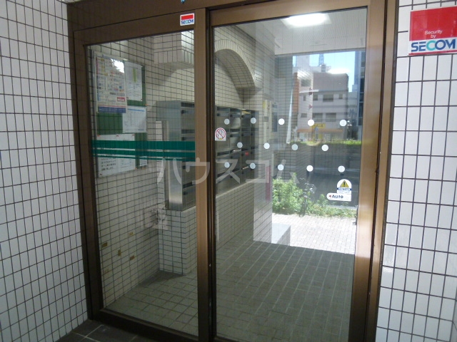 19/27 エントランス