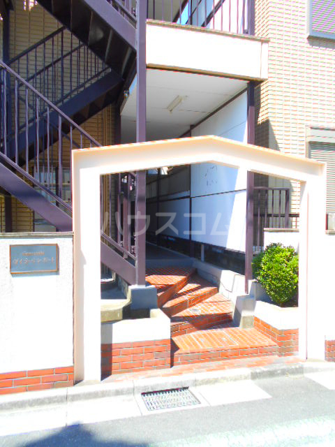 28/30 エントランス