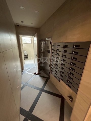 23/30 エントランス