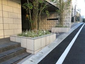 18/28 エントランス