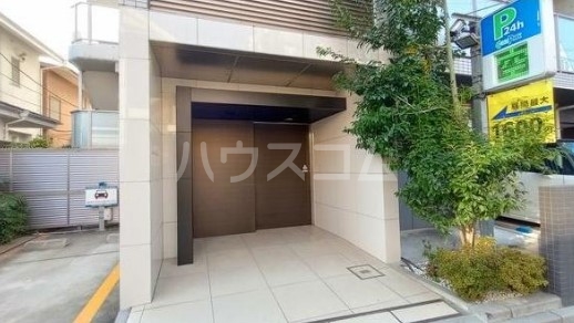 16/19 エントランス