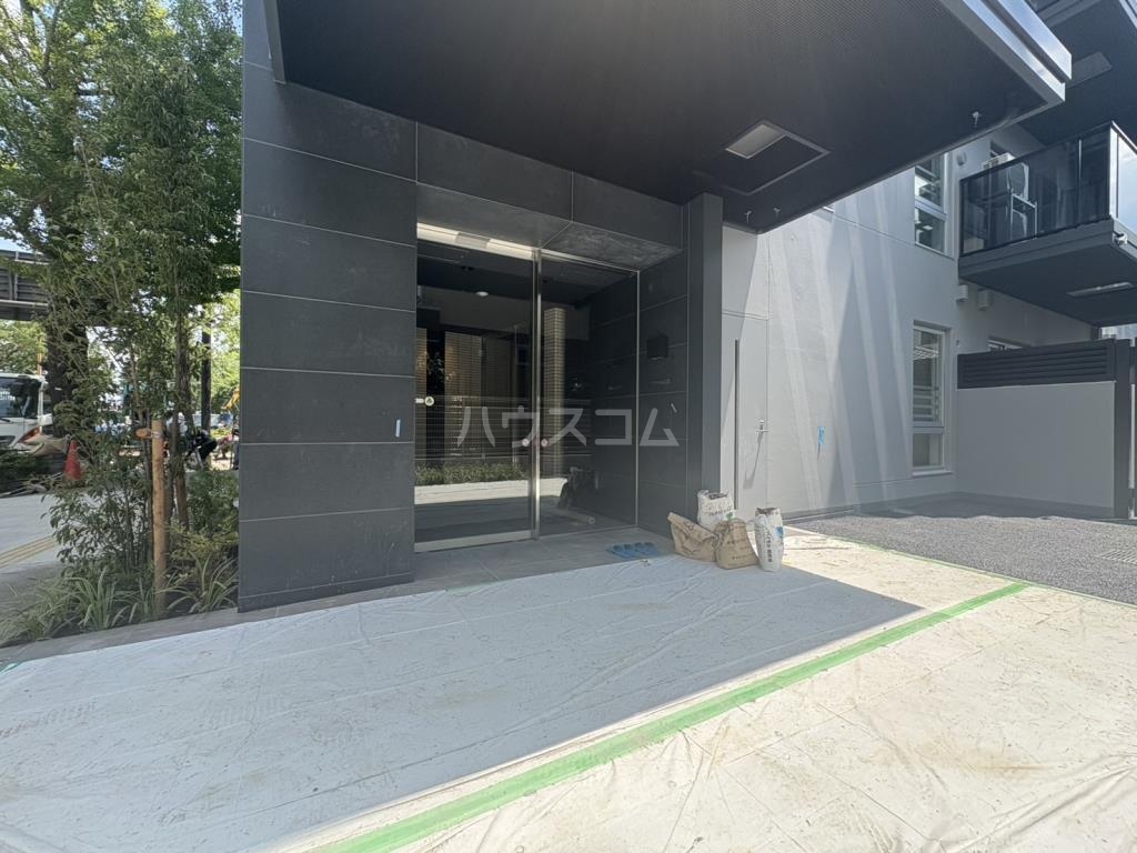 21/30 エントランス