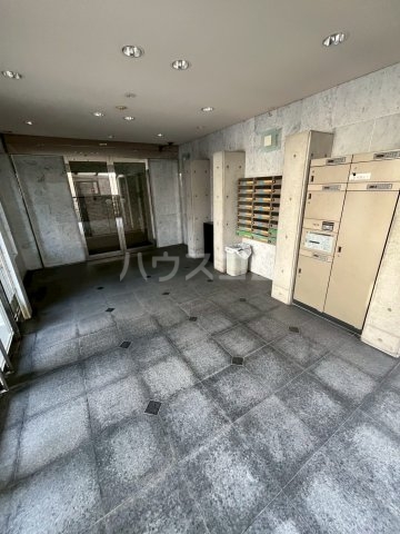 21/30 エントランス