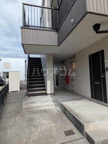 21/30 エントランス