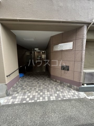 18/28 エントランス