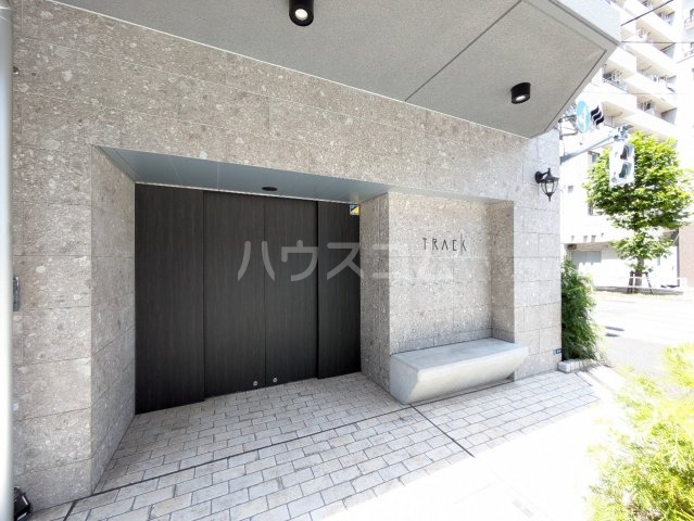 26/30 エントランス