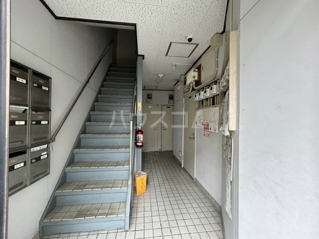 20/30 エントランス